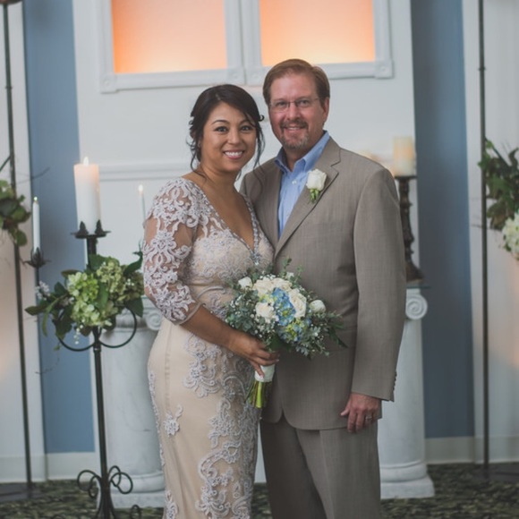 GORGEOUS gown - Picture 2 of 3